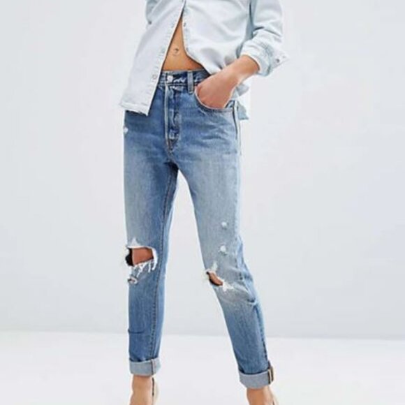 ✨NWT Free People Levi’s 501 Skinny Button Fly Jeans -  Medium Wash Distressed - Picture 1 of 14